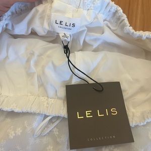 LE LIS COLLECTION BRAND NEW WHITE SHORTS